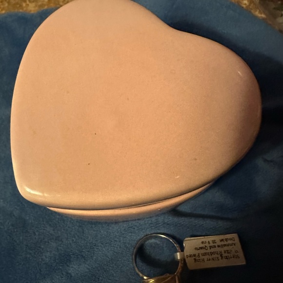 Ammolite and quartz doublet Gemstone Ring.  Comes with heart shaped box - Picture 7 of 12